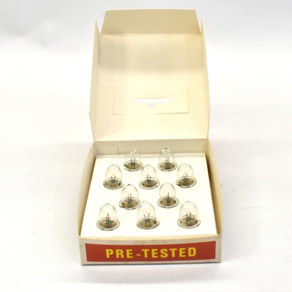 Vintage RAY-O-VAC PR3 Flashlight Bulbs 10 pack display Replacement - Picture 3 of 5